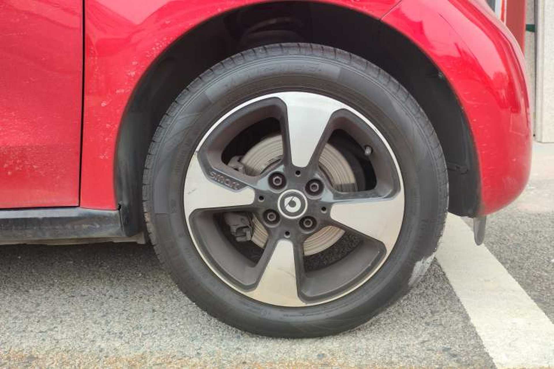 Used smart forfour 2018 0.9T 66 kW Fashion Edition Right Front Wheel Hub