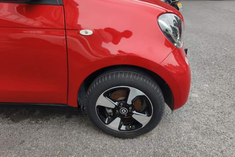 Used smart forfour 2018 1.0L 52kW Passion Edition Right Front Wheel Hub