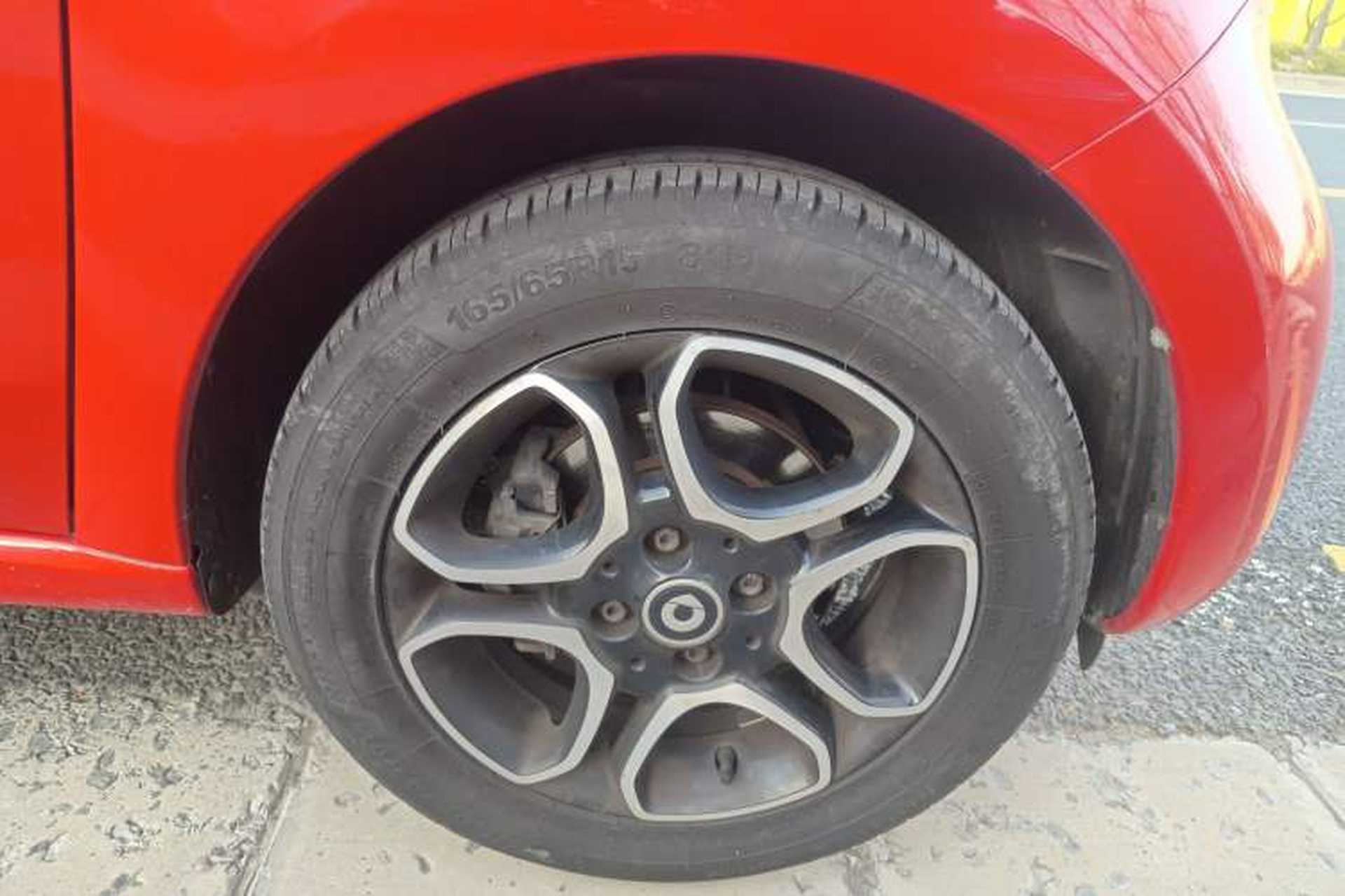 Used smart forfour 2018 0.9T 66 kW Pioneer Edition Right Front Wheel Hub