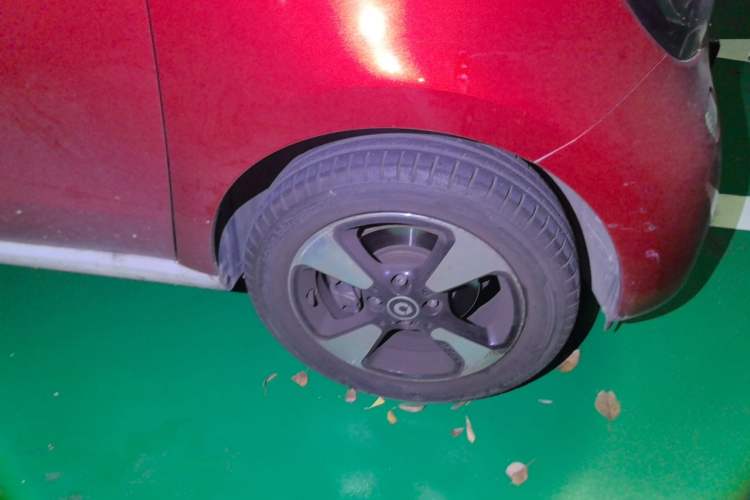 Used smart forfour 2018 1.0L 52kW Passion Edition Right Front Wheel Hub