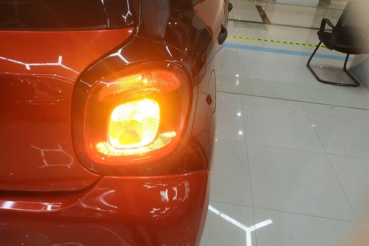 Used smart forfour 2018 1.0L 52 kW Dynamic Edition Right Rear Taillight