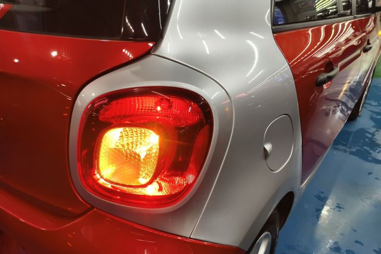 Used smart forfour 2018 1.0L 52 kW Dynamic Edition Right Rear Taillight