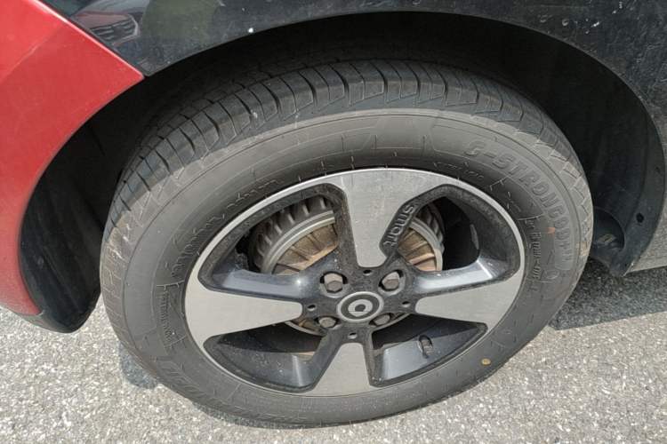 Used smart forfour 2018 1.0L 52kW Passion Edition Right Rear Wheel Hub