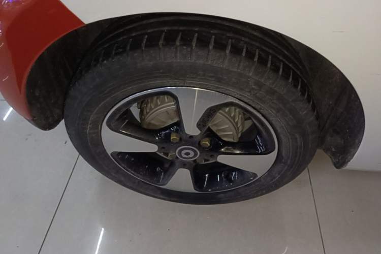Used smart forfour 2018 1.0L 52kW Passion Edition Right Rear Wheel Hub