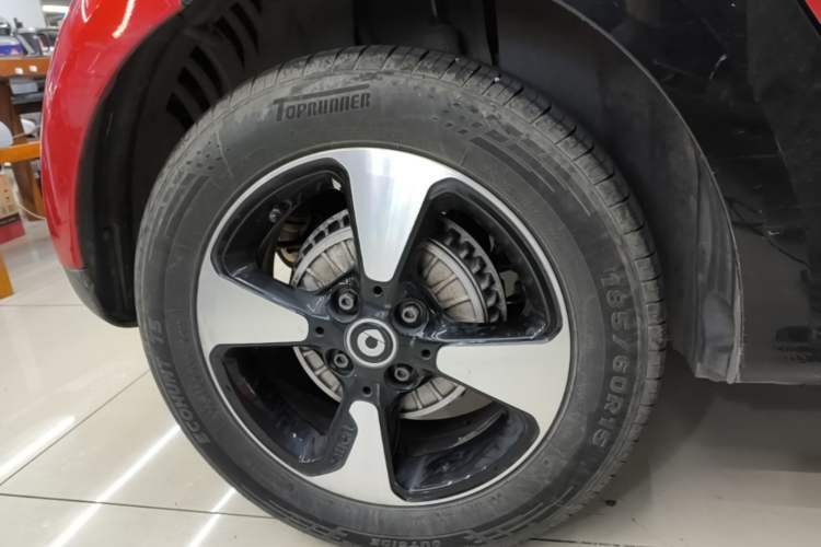 Used smart forfour 2018 1.0L 52kW Passion Edition Right Rear Wheel Hub