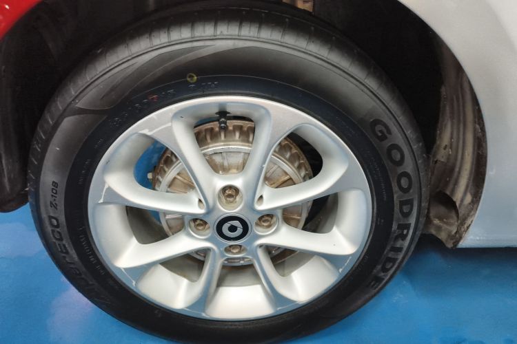 Used smart forfour 2018 1.0L 52 kW Dynamic Edition Right Rear Wheel Hub
