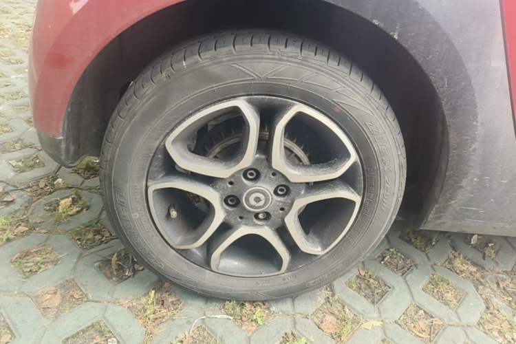 Used smart forfour 2018 1.0L 52kW Passion Edition Right Rear Wheel Hub