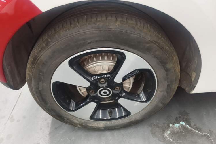Used smart forfour 2018 1.0L 52kW Passion Edition Right Rear Wheel Hub