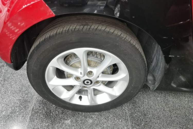 Used smart forfour 2018 1.0L 52 kW Dynamic Edition Right Rear Wheel Hub