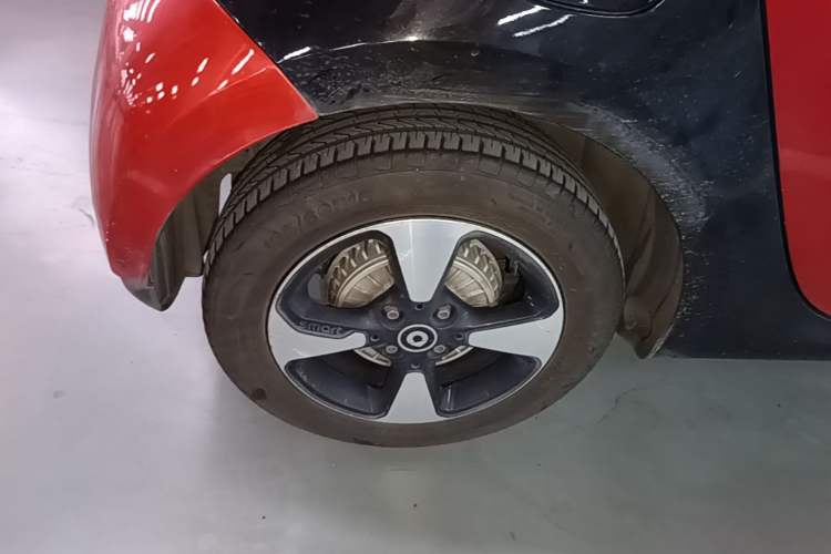 Used smart forfour 2018 0.9T 66 kW Fashion Edition Right Rear Wheel Hub