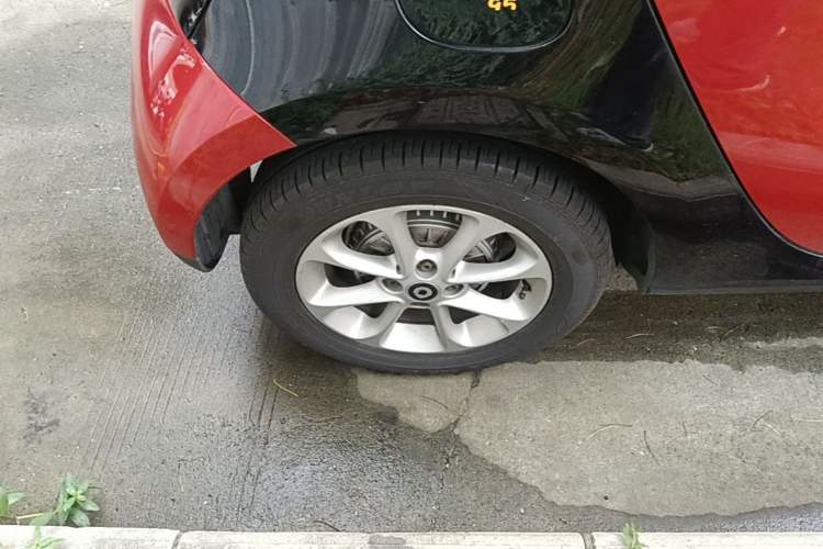 Used smart forfour 2018 1.0L 52 kW Dynamic Edition Right Rear Wheel Hub