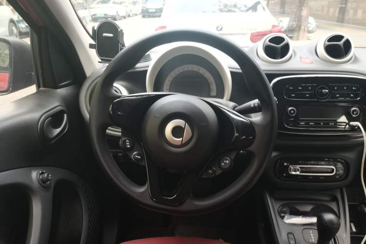 Used smart forfour 2018 1.0L 52 kW Dynamic Edition Steering Wheel