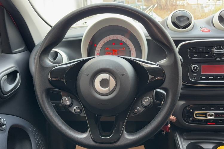 Used smart forfour 2018 1.0L 52 kW Dynamic Edition Steering Wheel