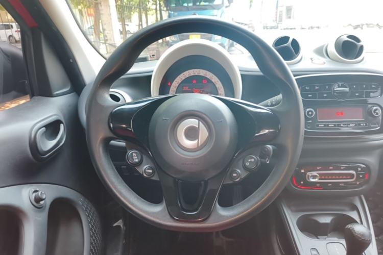 Used smart forfour 2018 1.0L 52 kW Dynamic Edition Steering Wheel