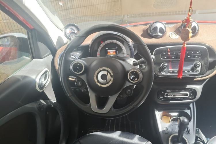 Used smart forfour 2018 0.9T 66 kW Fashion Edition Steering Wheel