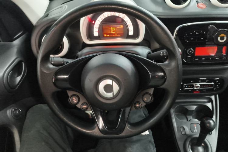 Used smart forfour 2018 1.0L 52 kW Dynamic Edition Steering Wheel