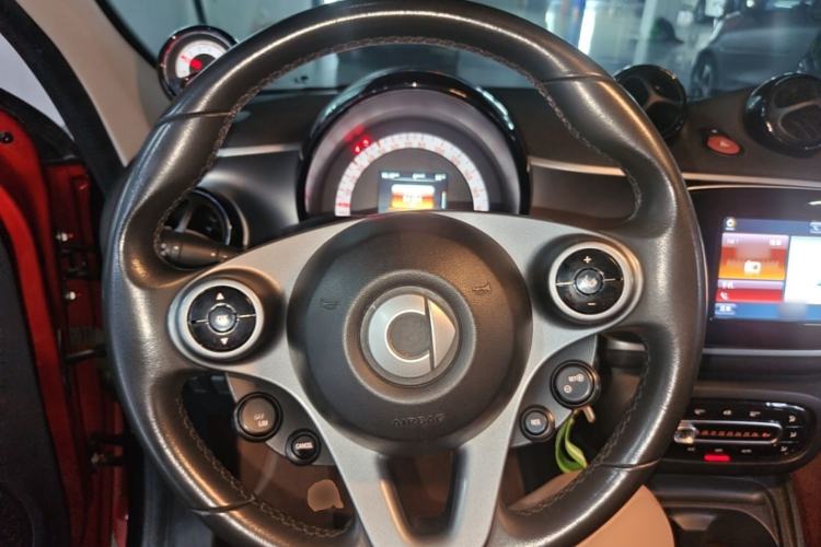 Used smart forfour 2018 0.9T 66 kW Pioneer Edition Steering Wheel