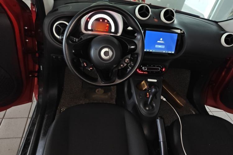 Used smart forfour 2018 1.0L 52 kW Dynamic Edition Steering Wheel