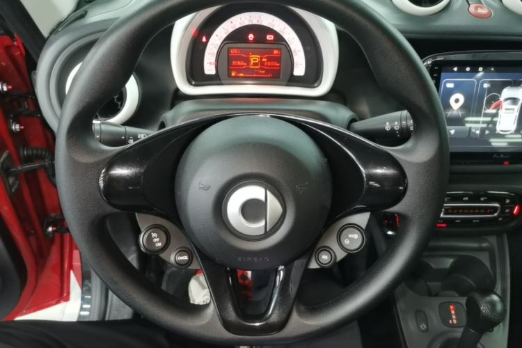 Used smart forfour 2018 1.0L 52 kW Dynamic Edition Steering Wheel