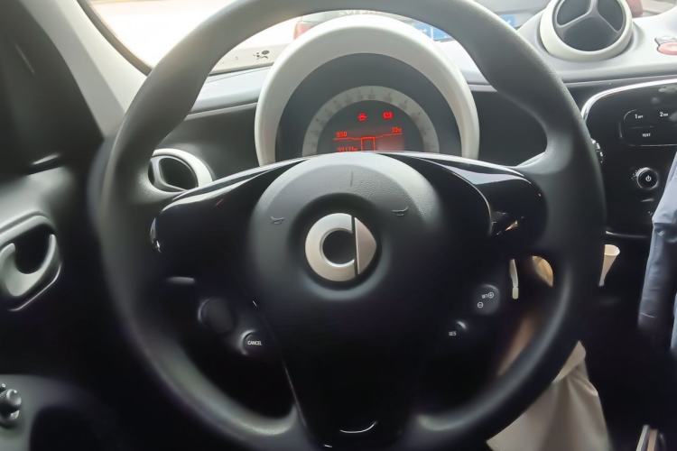 Used smart forfour 2018 1.0L 52 kW Dynamic Edition Steering Wheel