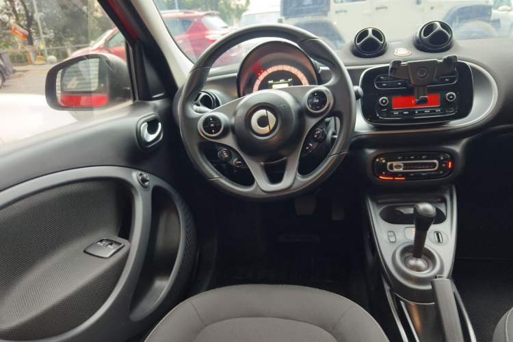 Used smart forfour 2018 1.0L 52kW Passion Edition Steering Wheel