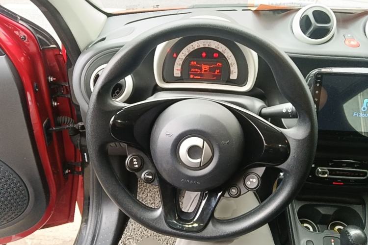 Used smart forfour 2018 1.0L 52 kW Dynamic Edition Steering Wheel