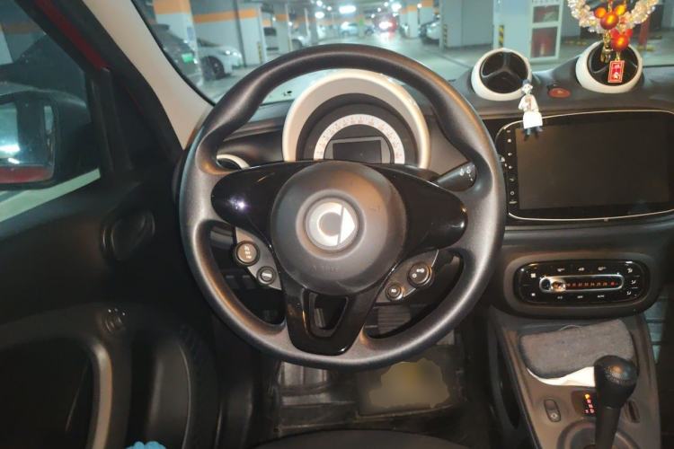 Used smart forfour 2018 1.0L 52 kW Dynamic Edition Steering Wheel