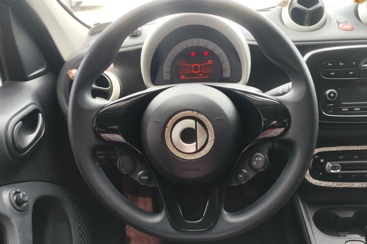 Used smart forfour 2018 1.0L 52 kW Dynamic Edition Steering Wheel