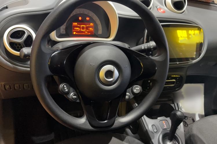 Used smart forfour 2018 1.0L 52 kW Dynamic Edition Steering Wheel