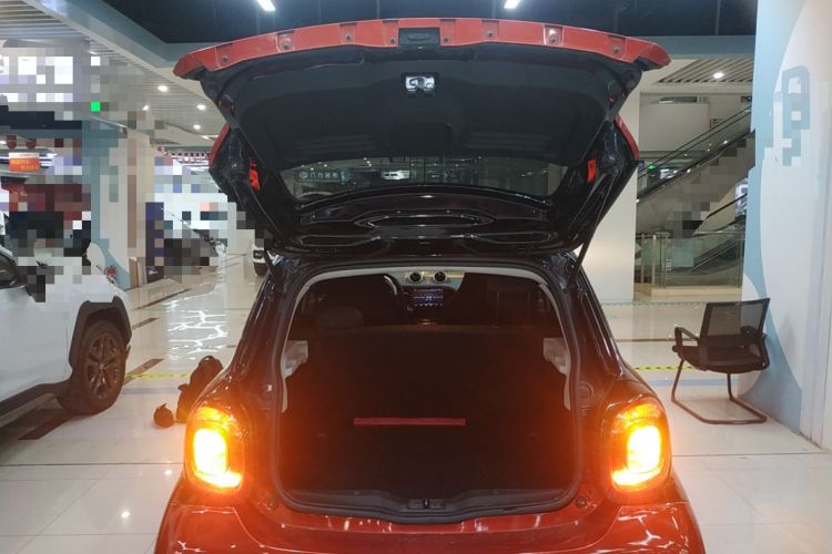 Used smart forfour 2018 1.0L 52 kW Dynamic Edition Trunk