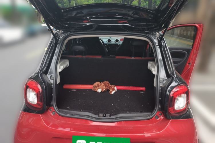 Used smart forfour 2018 1.0L 52 kW Dynamic Edition Trunk