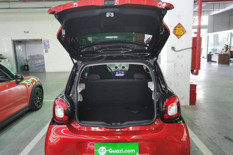 Used smart forfour 2018 1.0L 52 kW Dynamic Edition Trunk