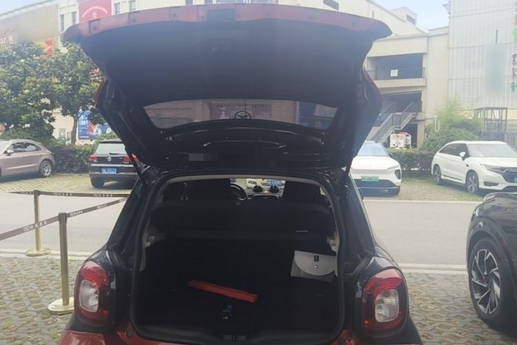 Used smart forfour 2018 1.0L 52kW Passion Edition Trunk