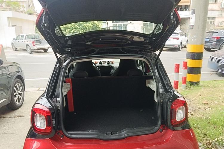 Used smart forfour 2018 1.0L 52 kW Dynamic Edition Trunk