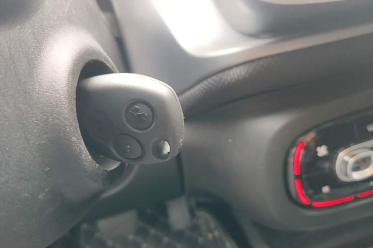 Used smart forfour 2018 1.0L 52kW Passion Edition Vehicle Key