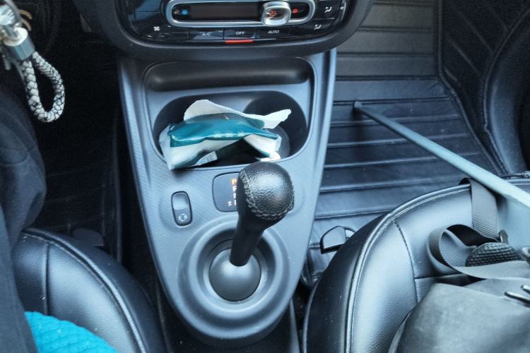Used smart forfour 2018 1.0L 52kW Passion Edition Gear Lever