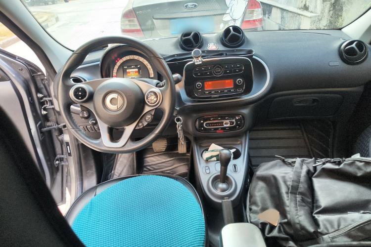 Used smart forfour 2018 1.0L 52kW Passion Edition Interior 2