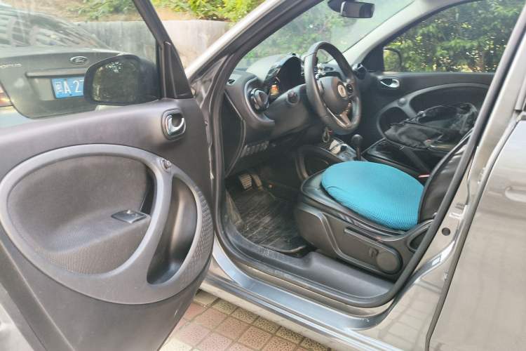 Used smart forfour 2018 1.0L 52kW Passion Edition Interior 3