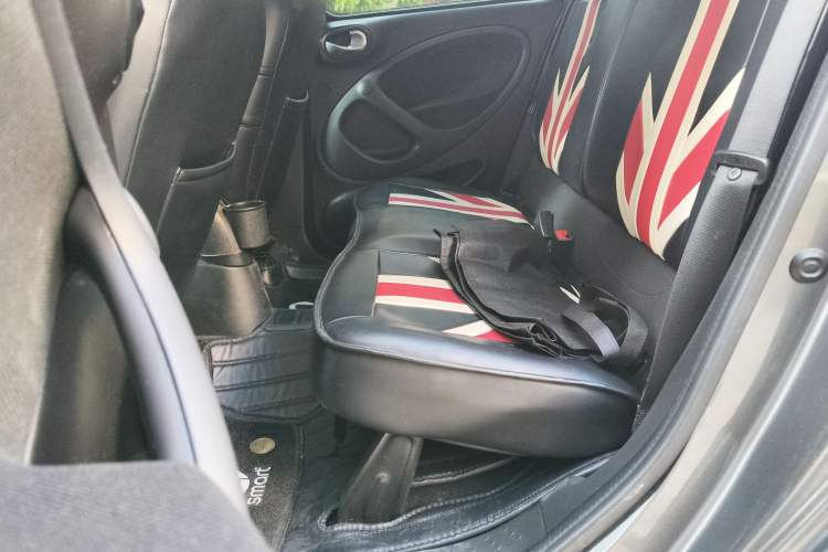 Used smart forfour 2018 1.0L 52kW Passion Edition Interior 4