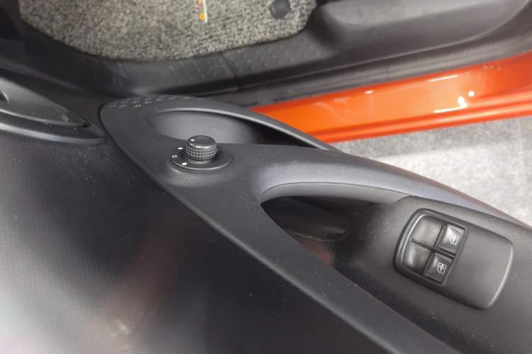 Used smart forfour 2018 1.0L 52 kW Dynamic Edition Interior 9