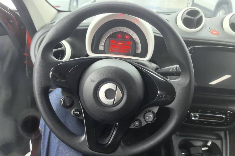 Used smart forfour 2018 1.0L 52 kW Dynamic Edition Steering Wheel
