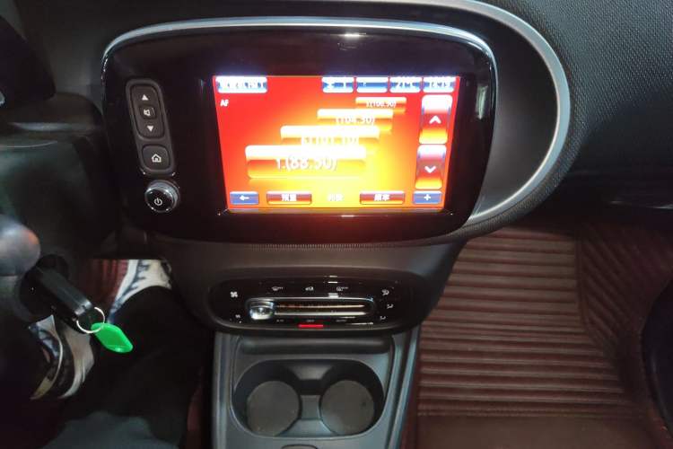 Used smart forfour 2018 0.9T 66 kW Pioneer Edition Audio And AC Panel