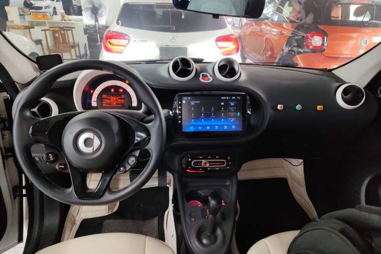 Used smart forfour 2018 1.0L 52 kW Dynamic Edition Audio And AC Panel