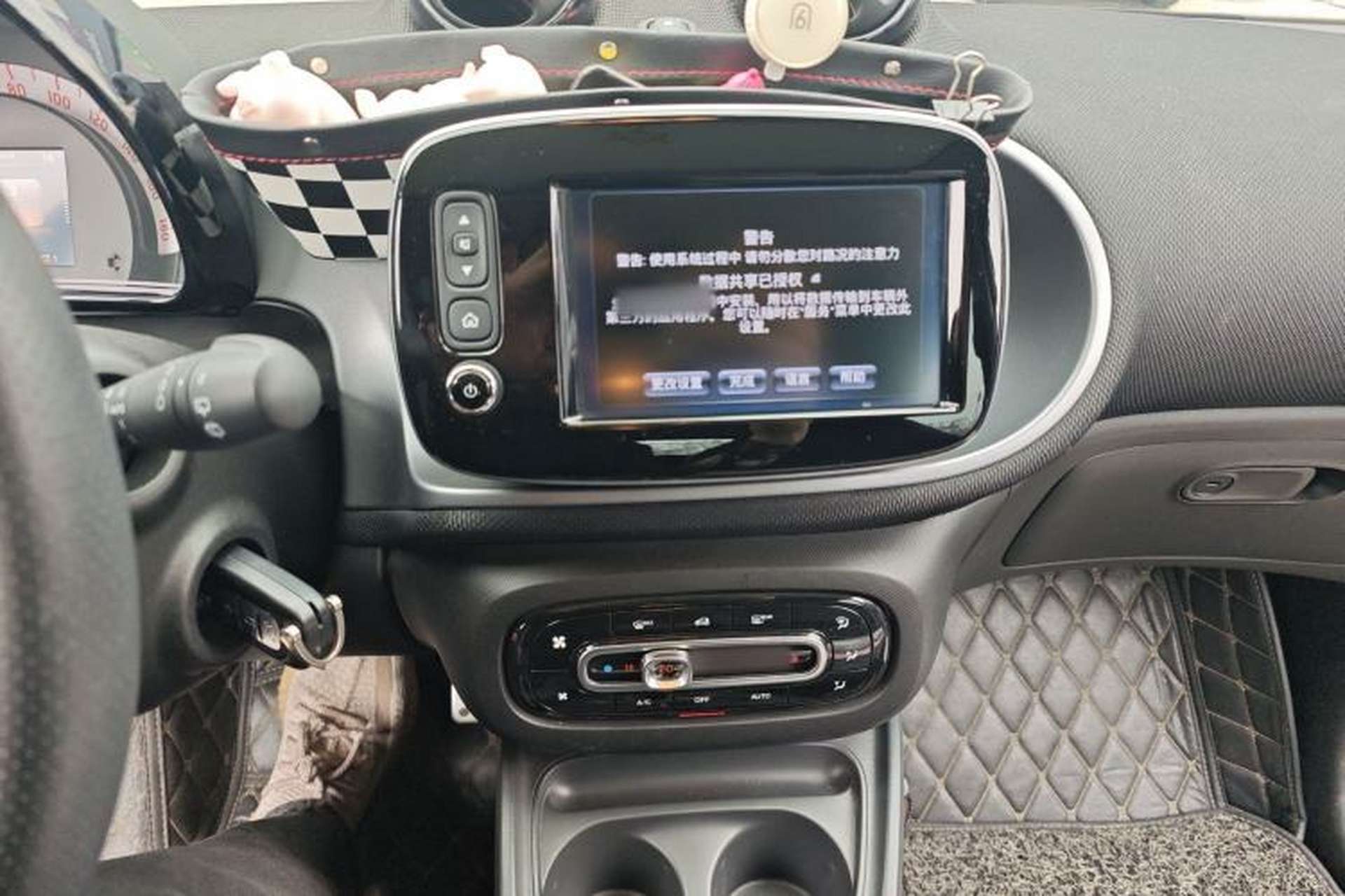 Used smart forfour 2018 0.9T 66 kW Sharp Edition Audio And AC Panel
