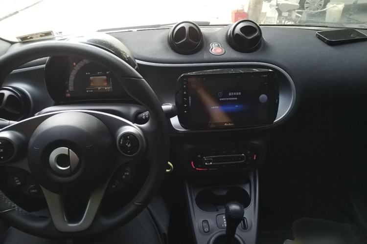 Used smart forfour 2018 1.0L 52kW Passion Edition Center Console