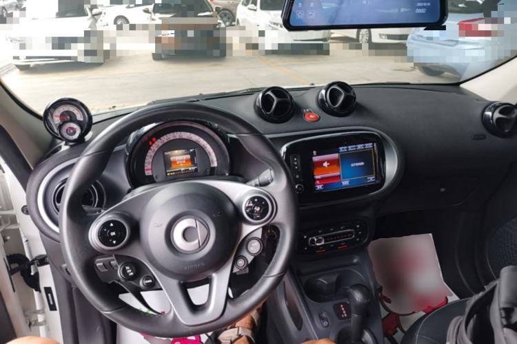 Used smart forfour 2018 0.9T 66 kW Pioneer Edition Center Console
