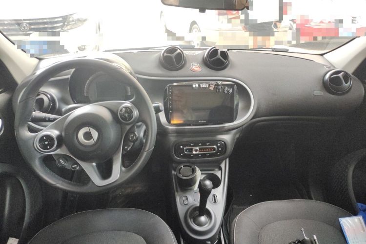 Used smart forfour 2018 1.0L 52kW Passion Edition Center Console