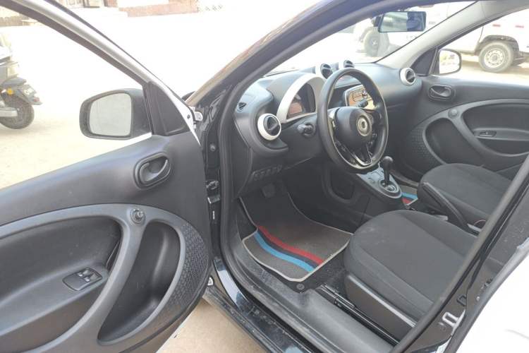 Used smart forfour 2018 1.0L 52 kW Dynamic Edition Driver Seat