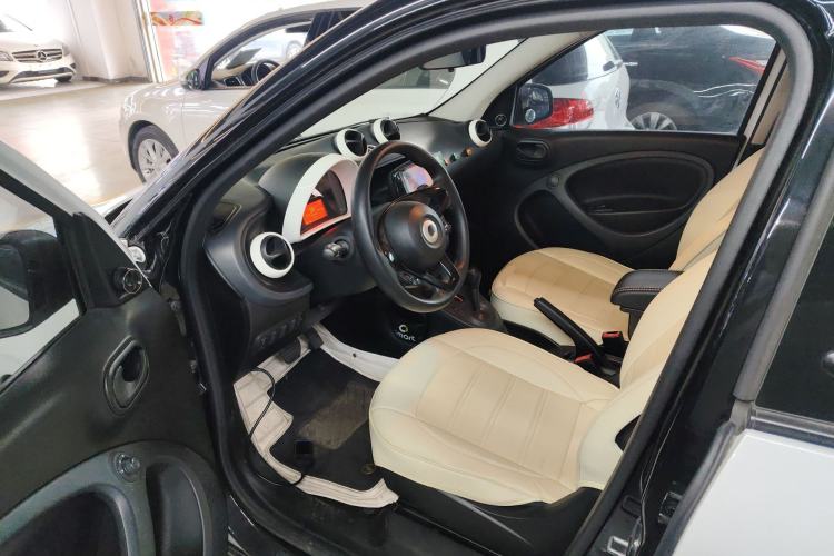 Used smart forfour 2018 1.0L 52 kW Dynamic Edition Driver Seat
