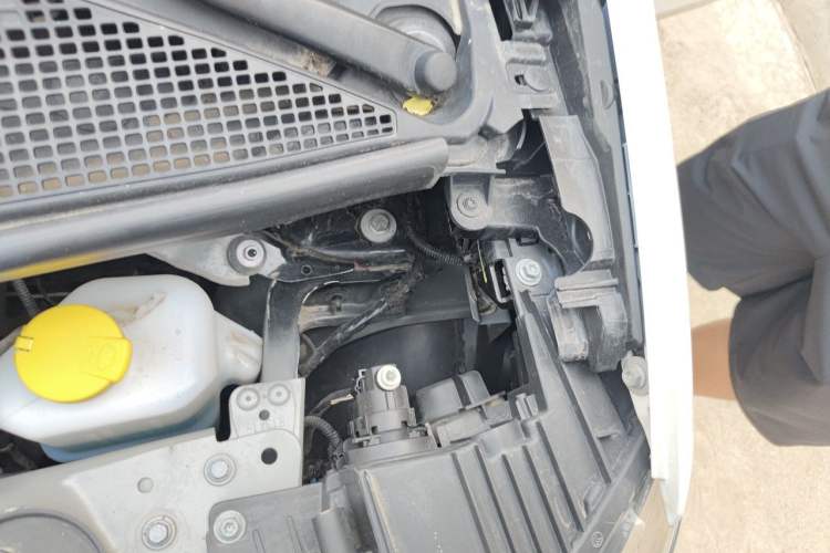Used smart forfour 2018 1.0L 52 kW Dynamic Edition Engine Bay Left